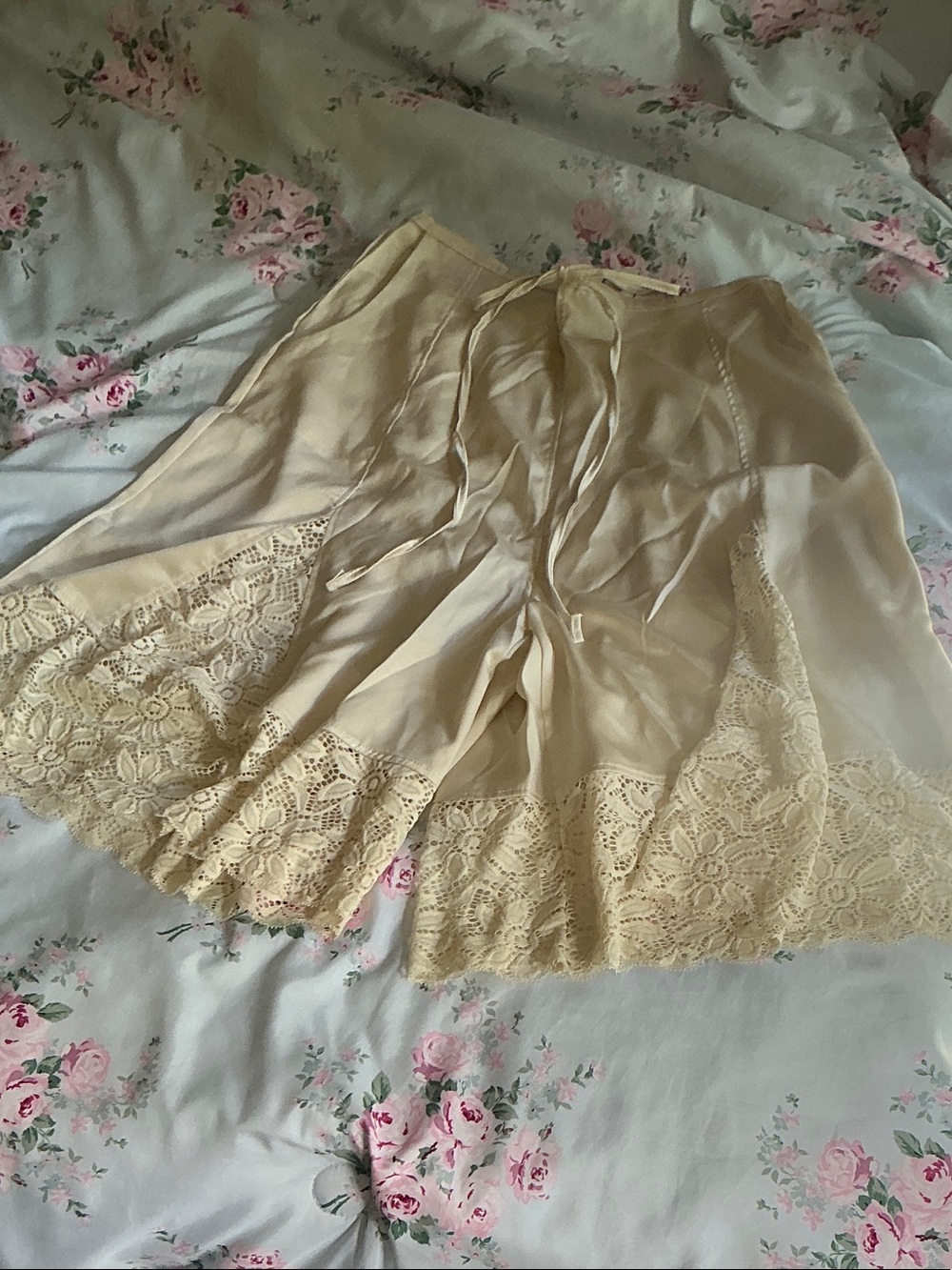 Lace Trim Cream Slip Shorts XL